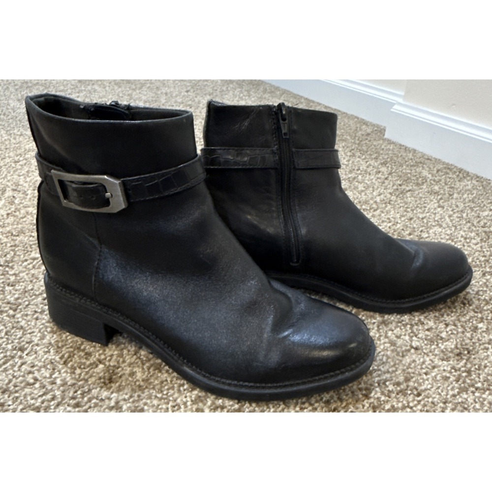 CLARKS Women's Maye Ease Comfort Ankle Heel Booties Black Leather 9M Classic